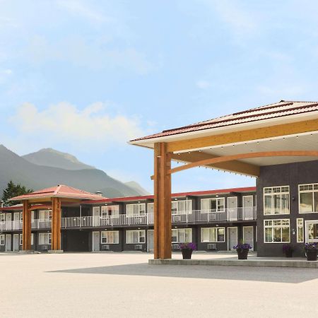 Days Inn By Wyndham Golden Εξωτερικό φωτογραφία