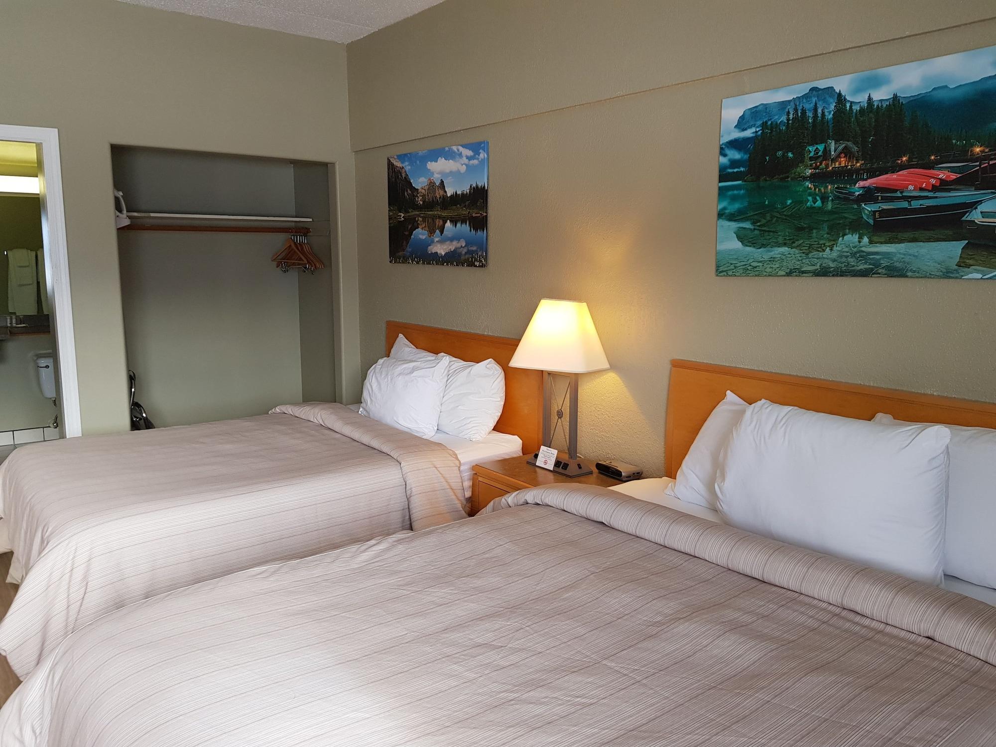 Days Inn By Wyndham Golden Εξωτερικό φωτογραφία