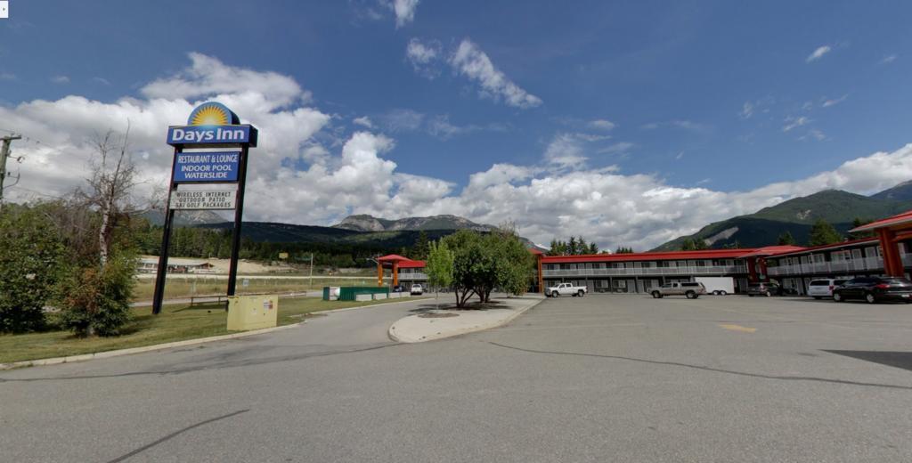 Days Inn By Wyndham Golden Εξωτερικό φωτογραφία